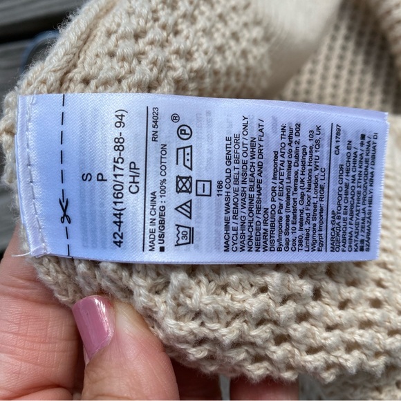 Gap Cotton Crochet Sweater Size Tan color. Small EUC - Picture 7 of 8